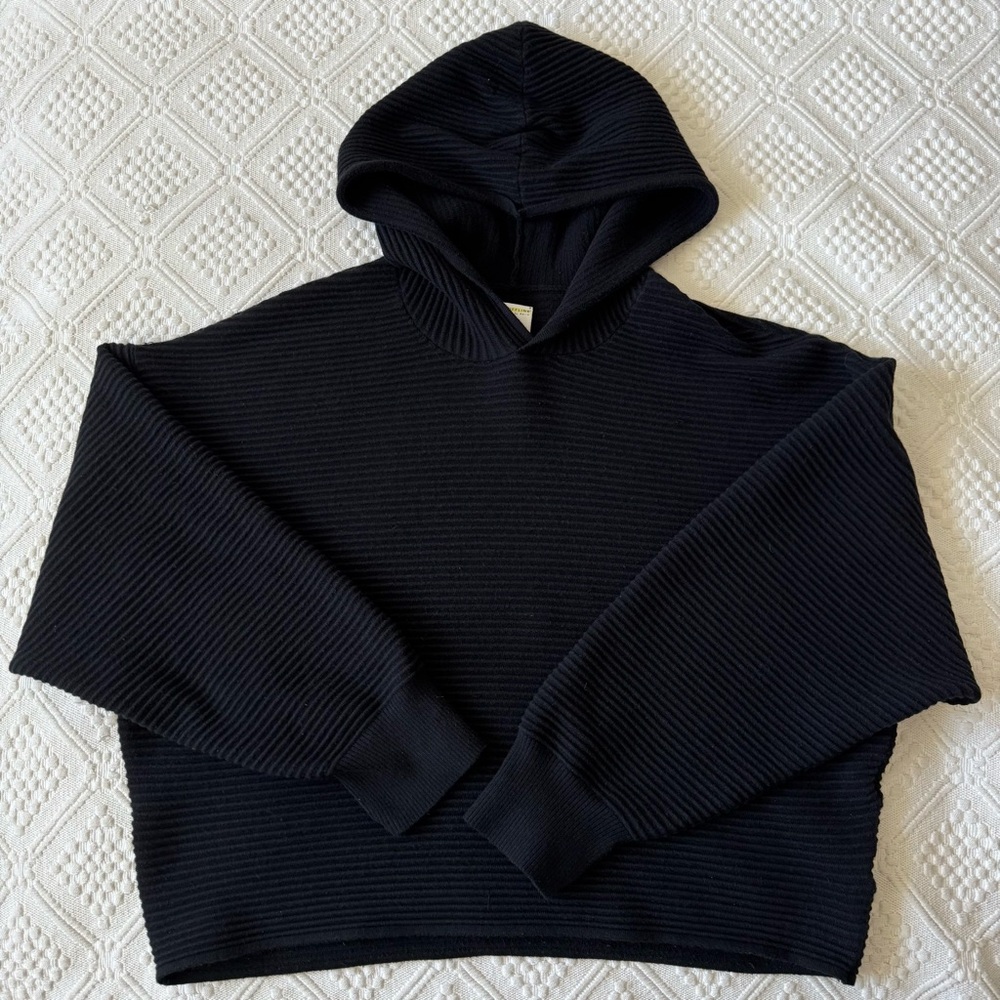 Offline by Aerie Black Ribbed Cropped Hoodie with thumb holes. Size Medium